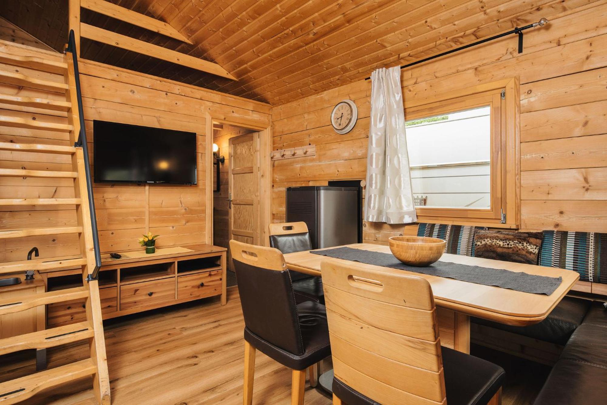 Camping Dreilaendereck Blockhuetten & Apartments Ried im Oberinntal Exterior photo