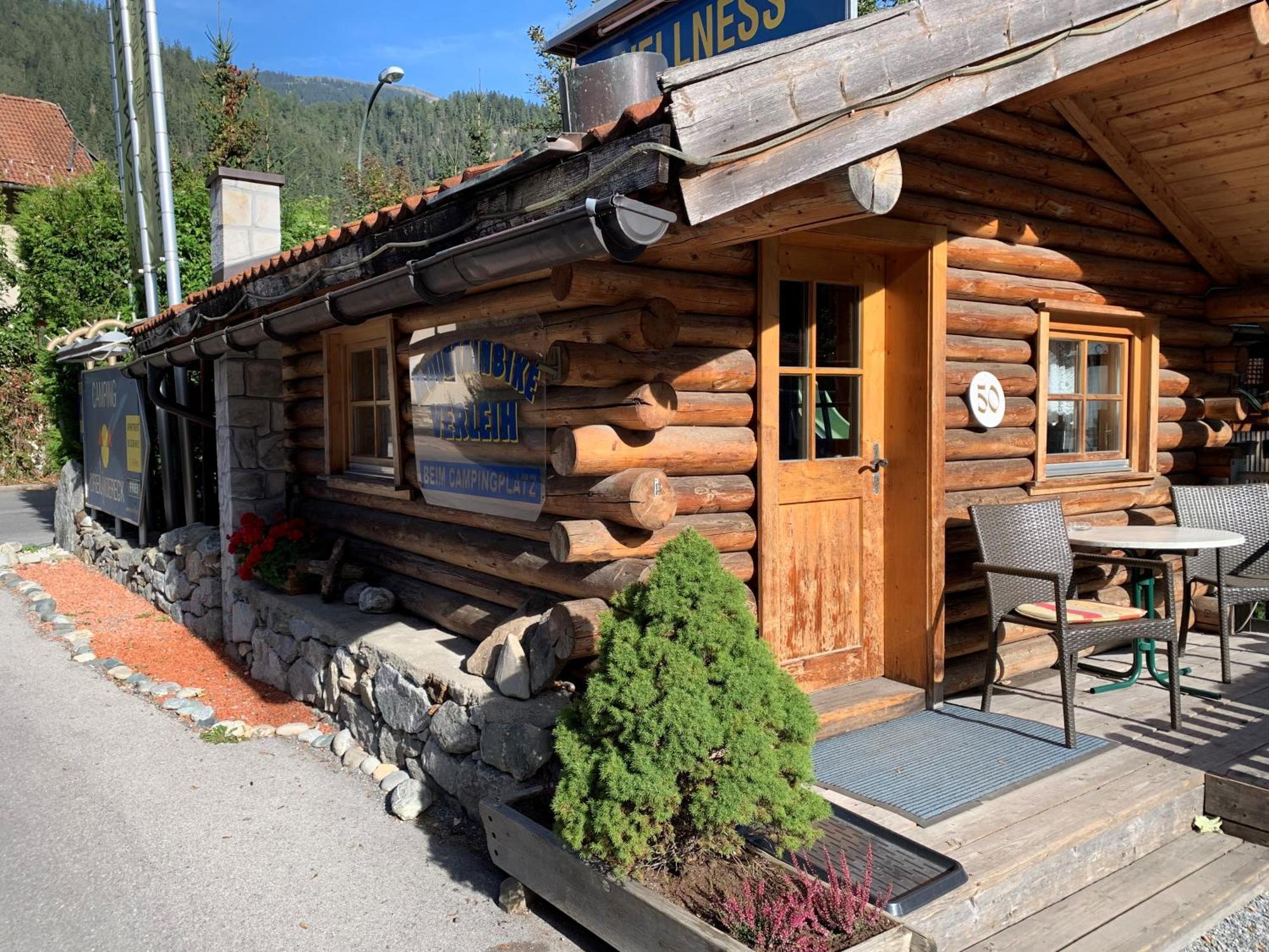 Camping Dreilaendereck Blockhuetten & Apartments Ried im Oberinntal Exterior photo